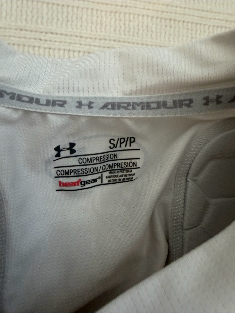 Under Armour Gameday Pro 5-Pad Football Padded Shirt HeatGear Size Small - Picture 2 of 4